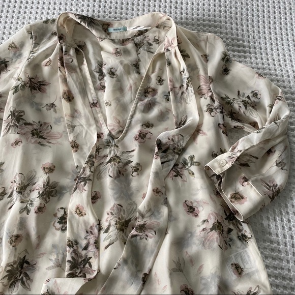 UO | Kimchi Blue | Olivia Floral Tie Neck Blouse - Picture 8 of 12